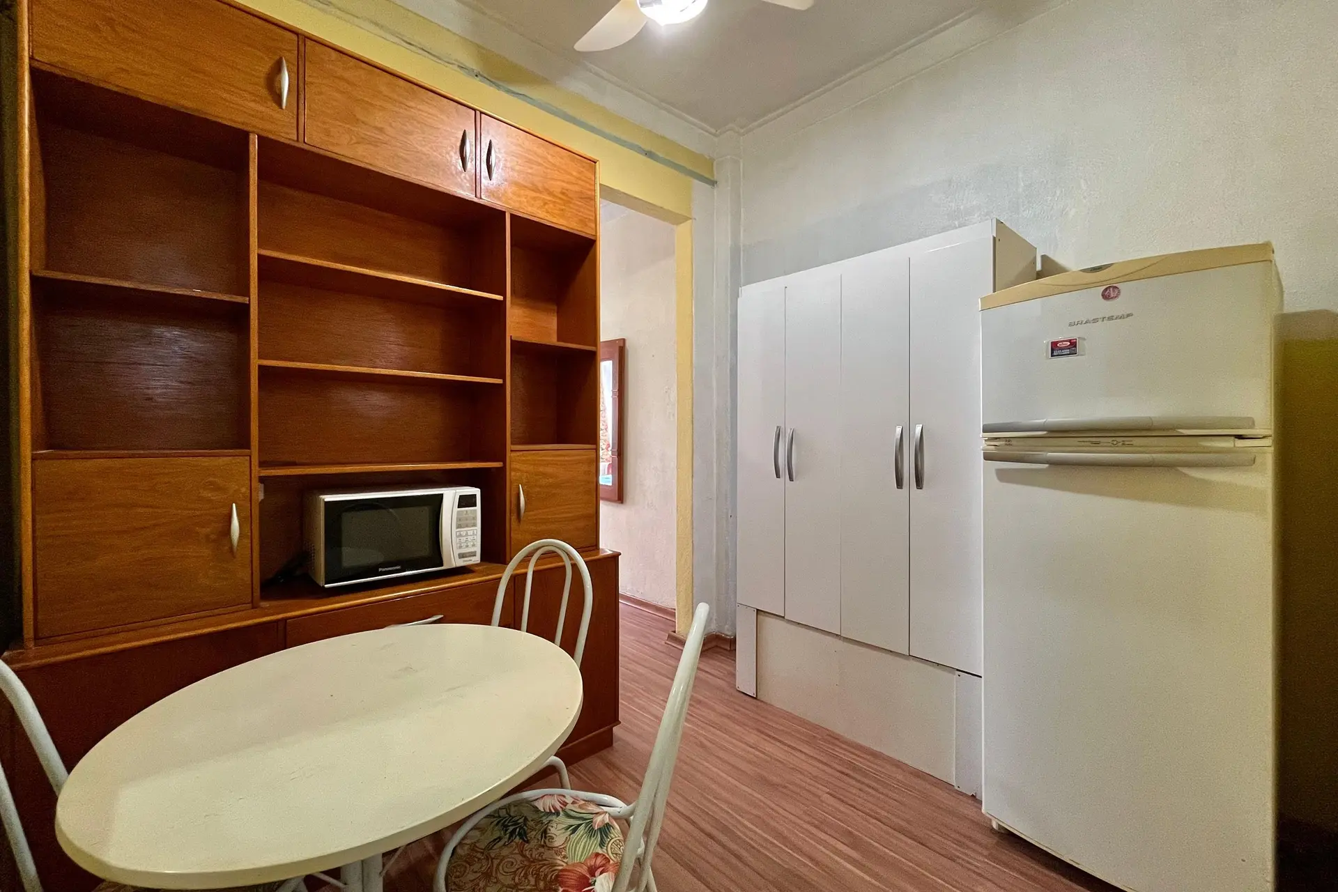 Дерев'яна підлога або ламінат та 1 спальня: квартира 31 м² — photo 2