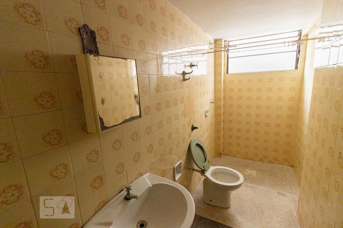 Квартира з 2 спальнями та дерев'яною підлогою або ламінатом — photo 2