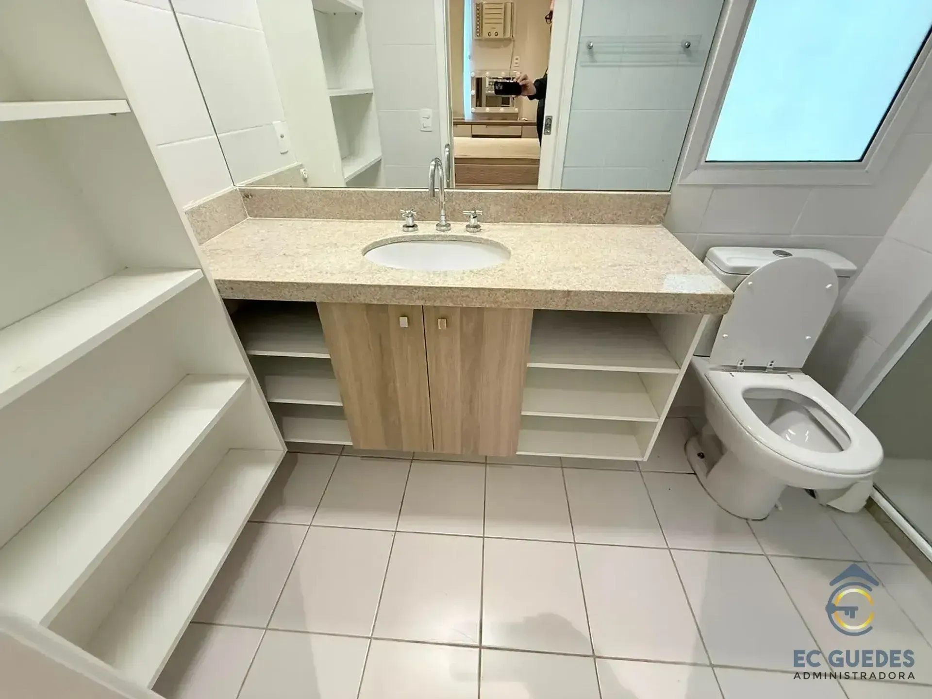 Furnished 3-bedroom apartment with glassed balcony — photo 34
