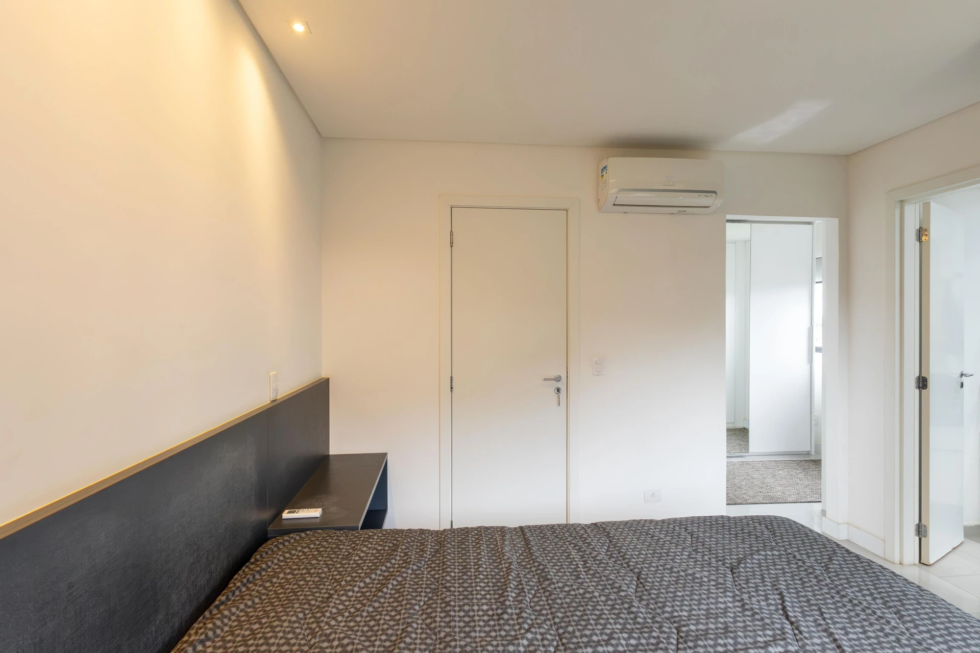 2-bedroom apartment with a glass-enclosed balcony — photo 41
