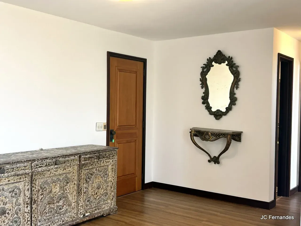 2-bedroom, 2-bath apartment with water and city view — photo 15