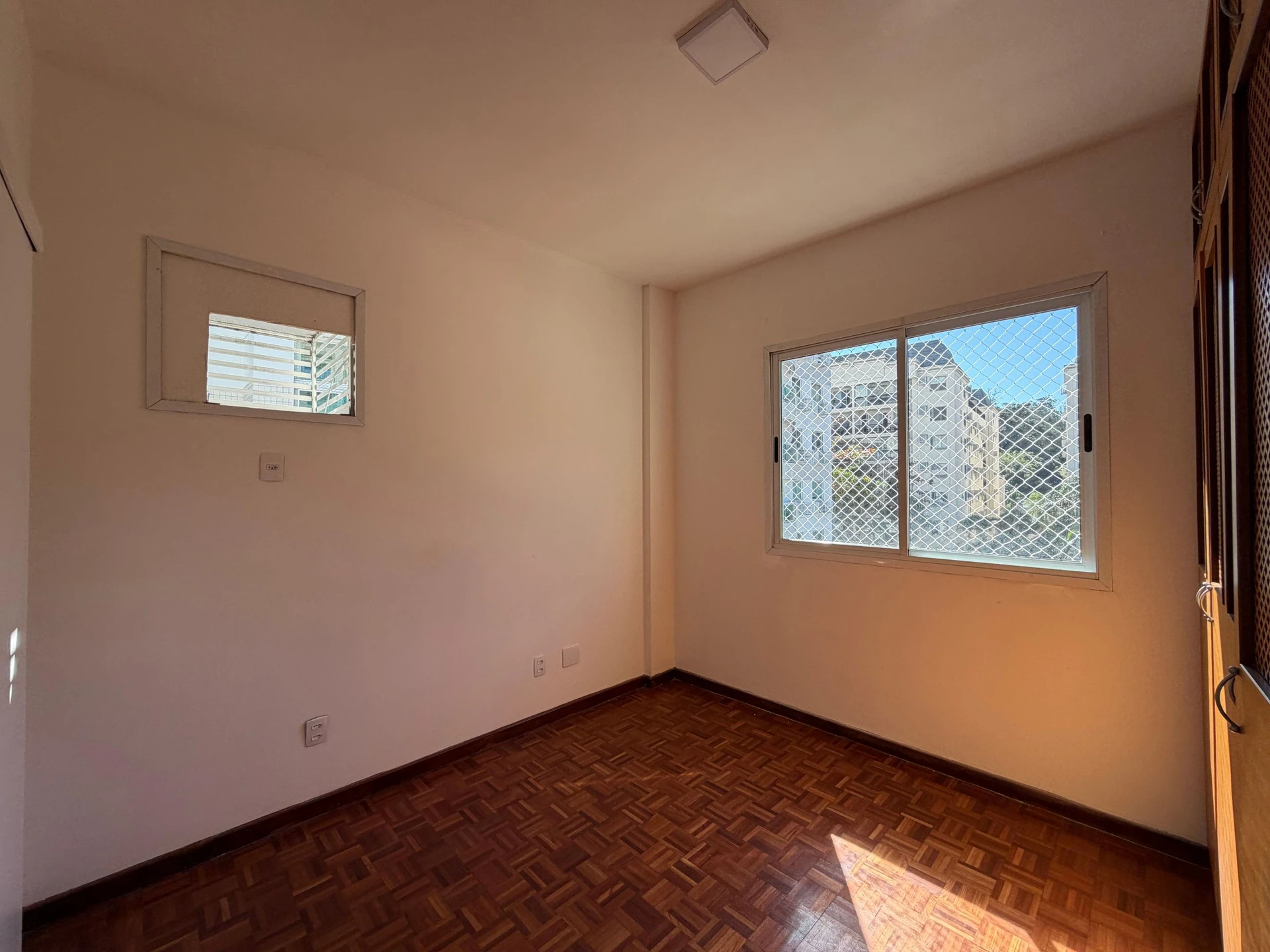 Apartamento de 3 dormitorios con 1 plaza, cocina cerrada — photo 22