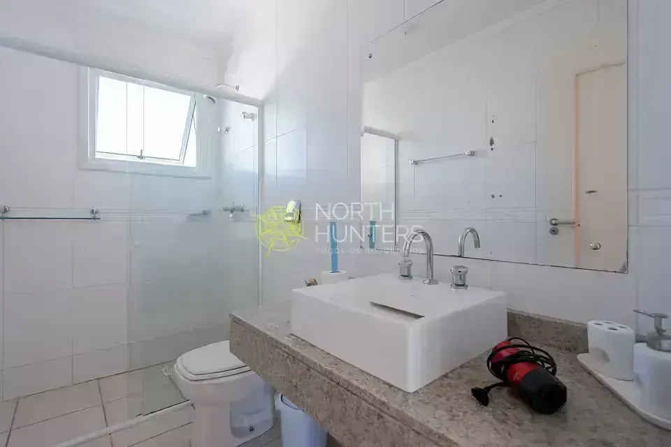 Casa amueblada con 3 dormitorios y 2 suites, 400 m² — photo 32
