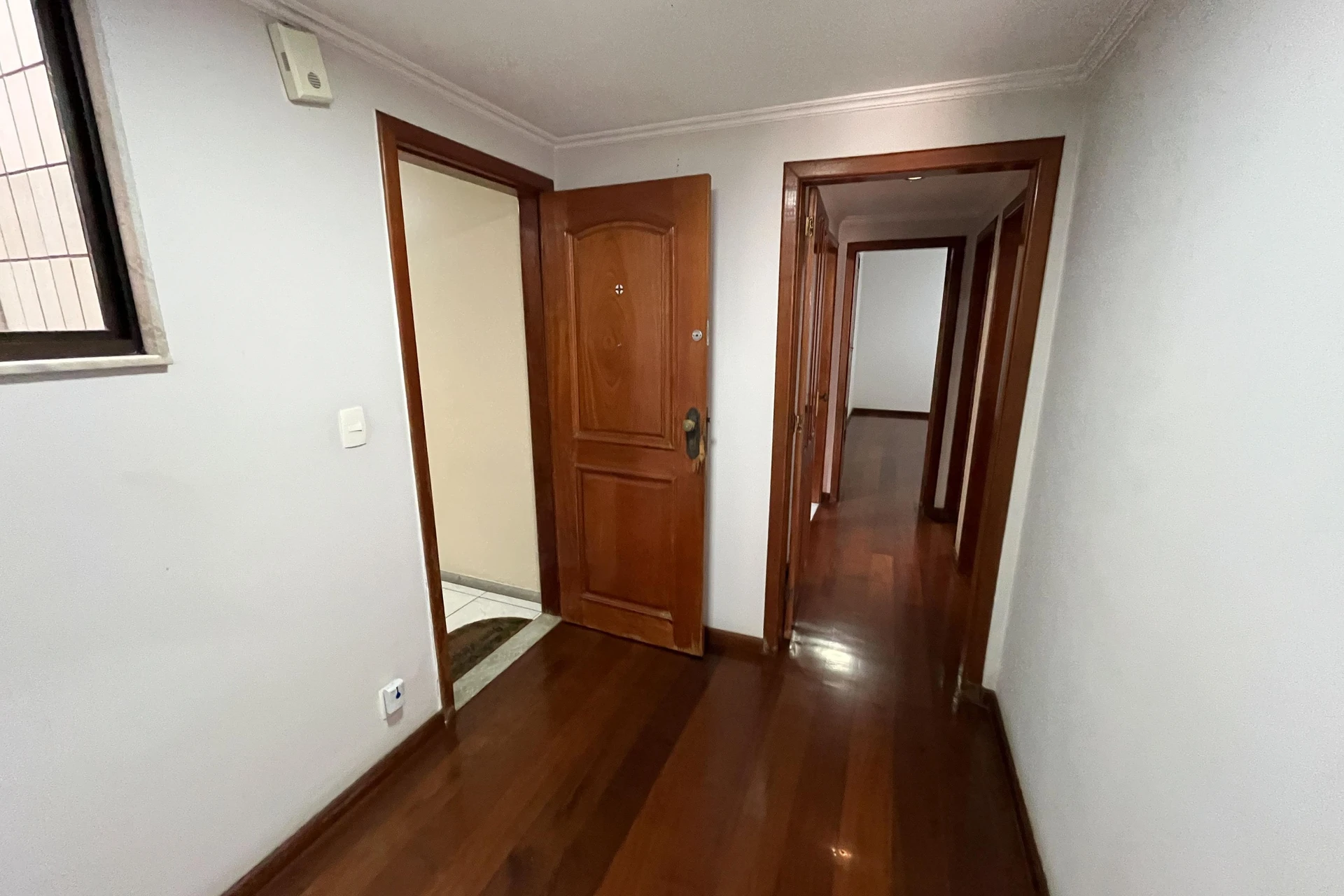 Будинок із 3 спальнями та дерев'яною підлогою або ламінатом — photo 26