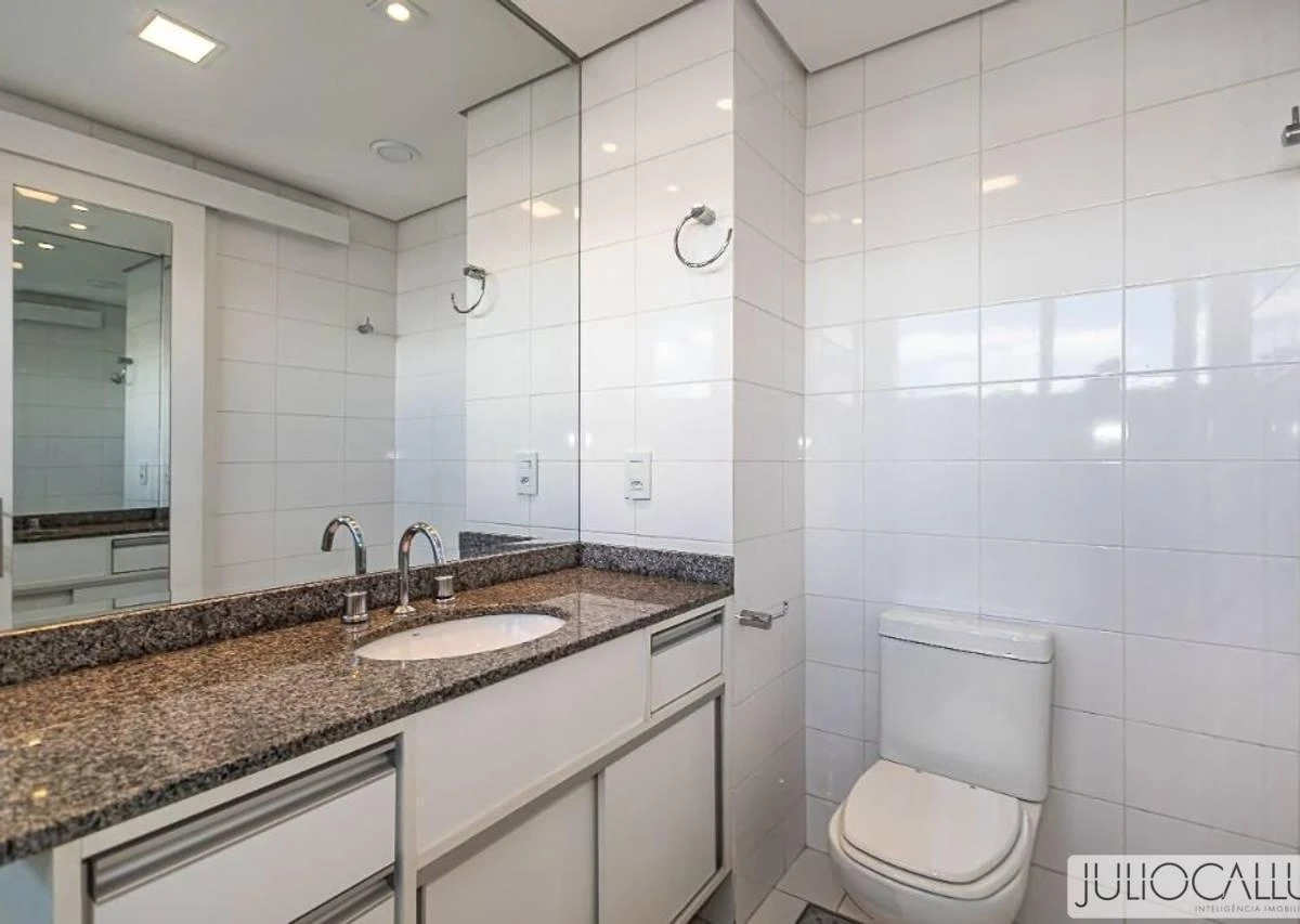 78 m² apartment with floor-to-ceiling windows and a bathtub — photo 22