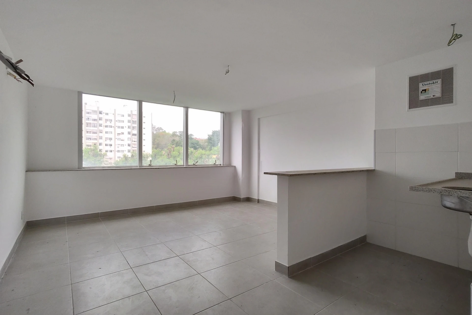 1-bedroom apartment with an open-plan kitchen and parking — photo 25