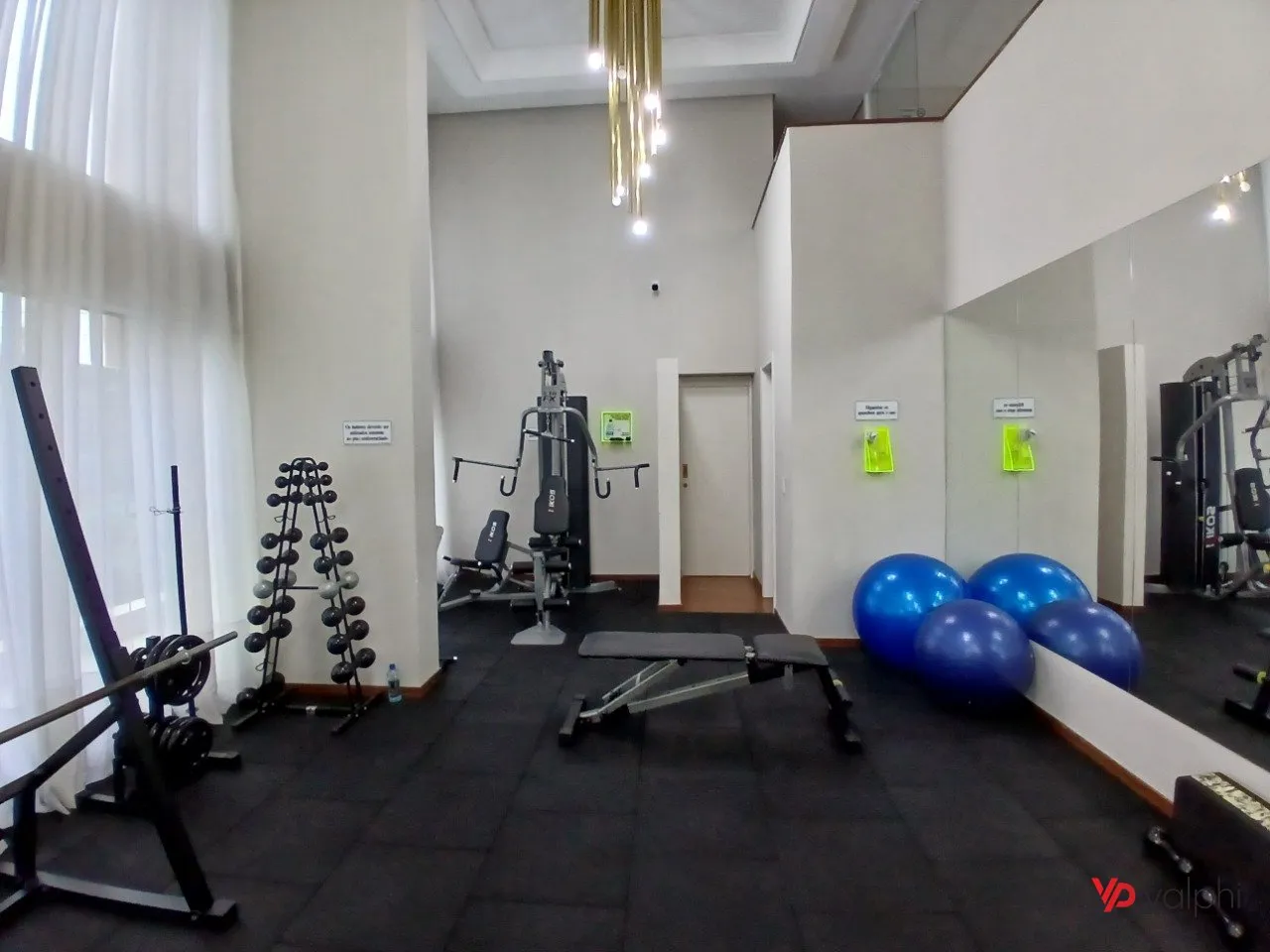 4-bedroom apartment with a walk-in closet in Curitiba — photo 60