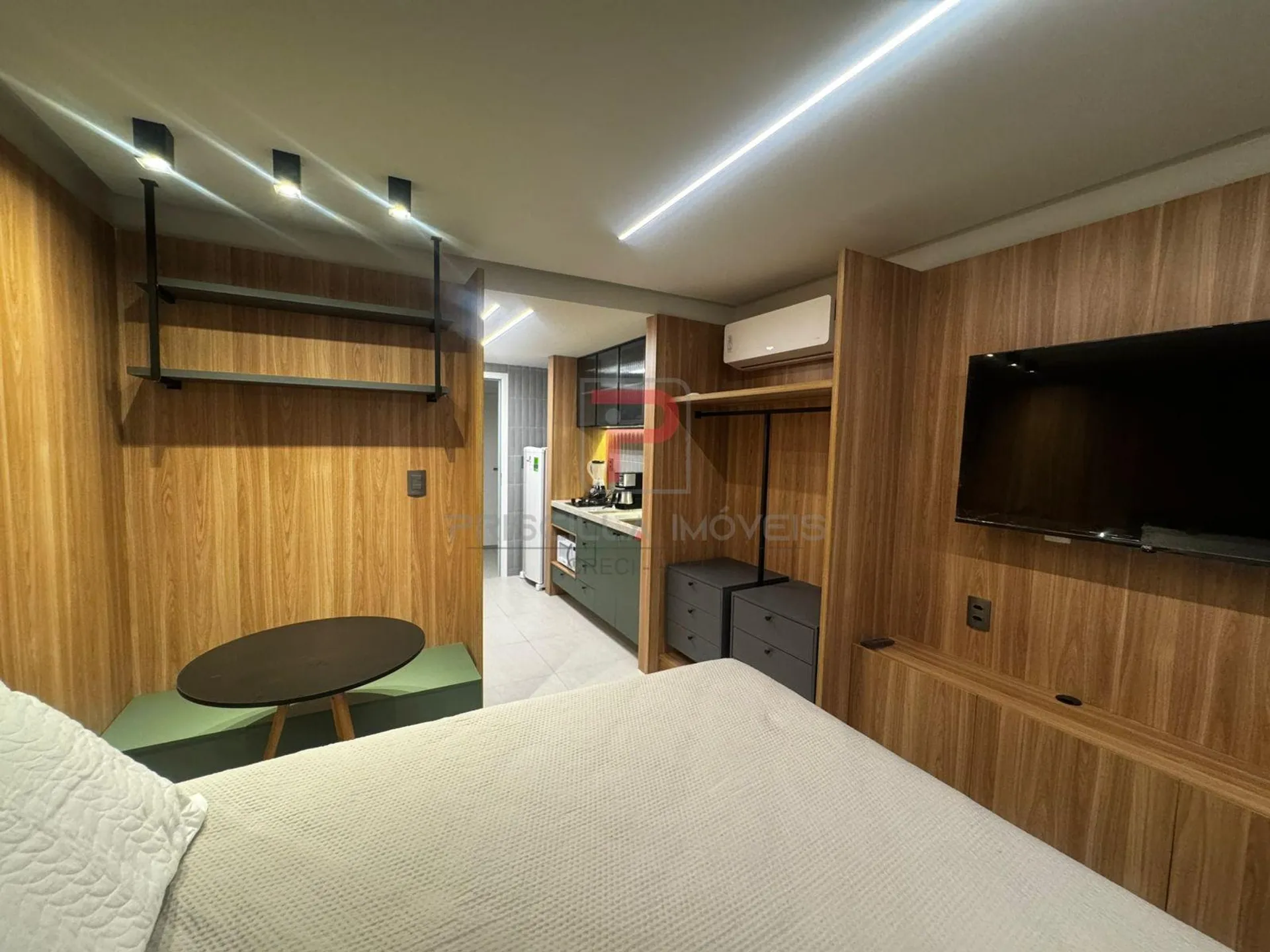Furnished 23 m² apartment with 1 bedroom and a glass balcony