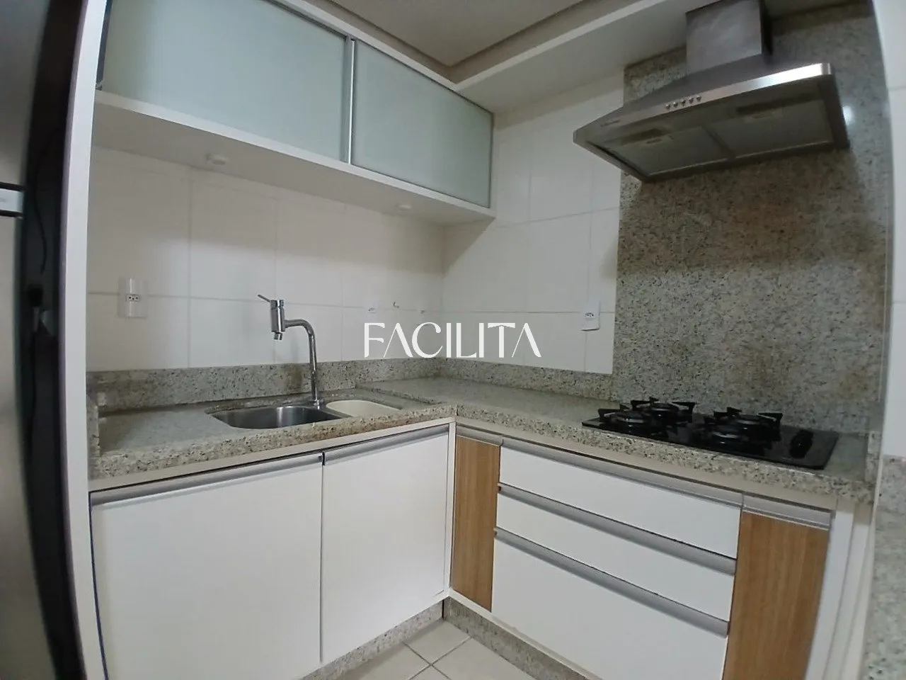 Apartamento de 3 dormitorios con baño en suite y balcón — photo 23