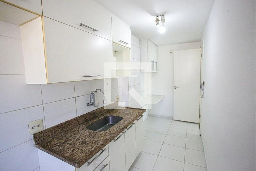 Balcony with a grill in a 3-bedroom apartment, 131 m² — photo 7