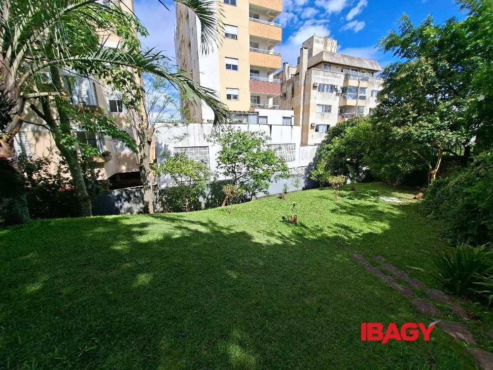 Furnished 95 m² apartment with 2 bedrooms and a desk — photo 13