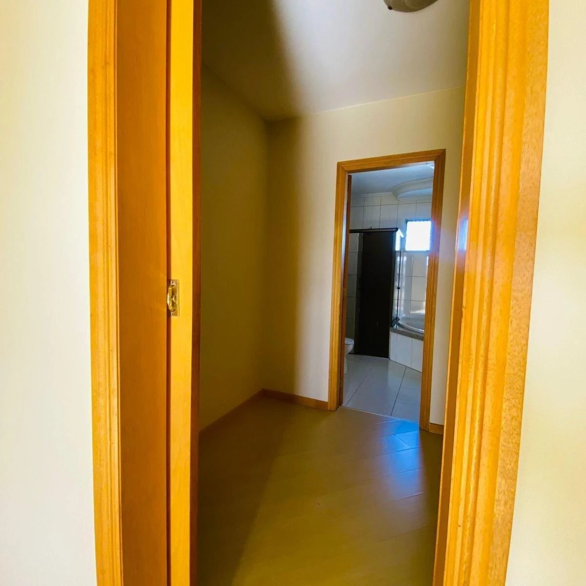 3-bedroom house with a glass-enclosed balcony in Curitiba — photo 26
