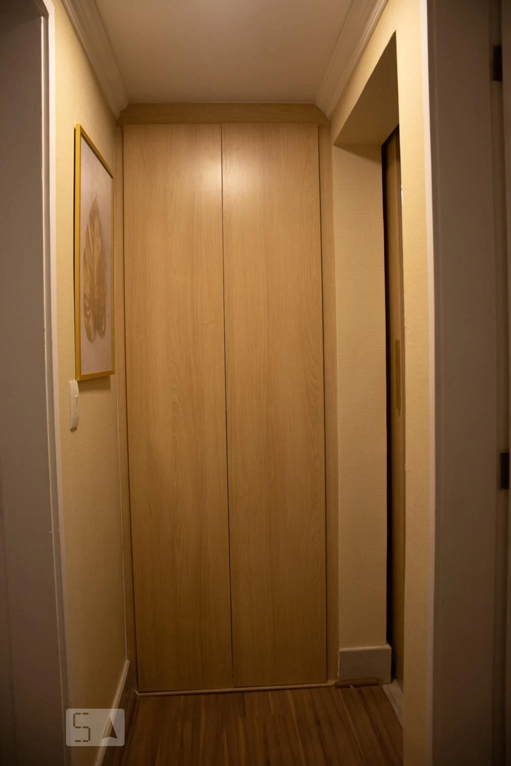 Furnished 2-bedroom apartment with enclosed glass balcony — photo 31