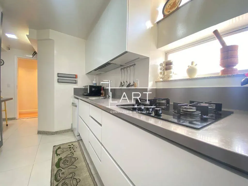Apartamento com 4 dormitórios e 5 banheiros, 350 m² — photo 27