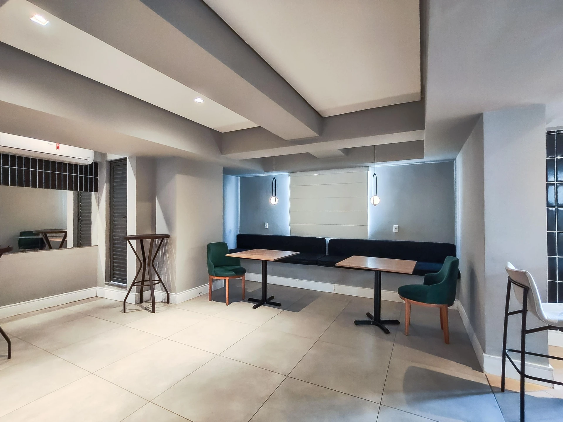 2-bedroom apartment in a building with a sauna — photo 81