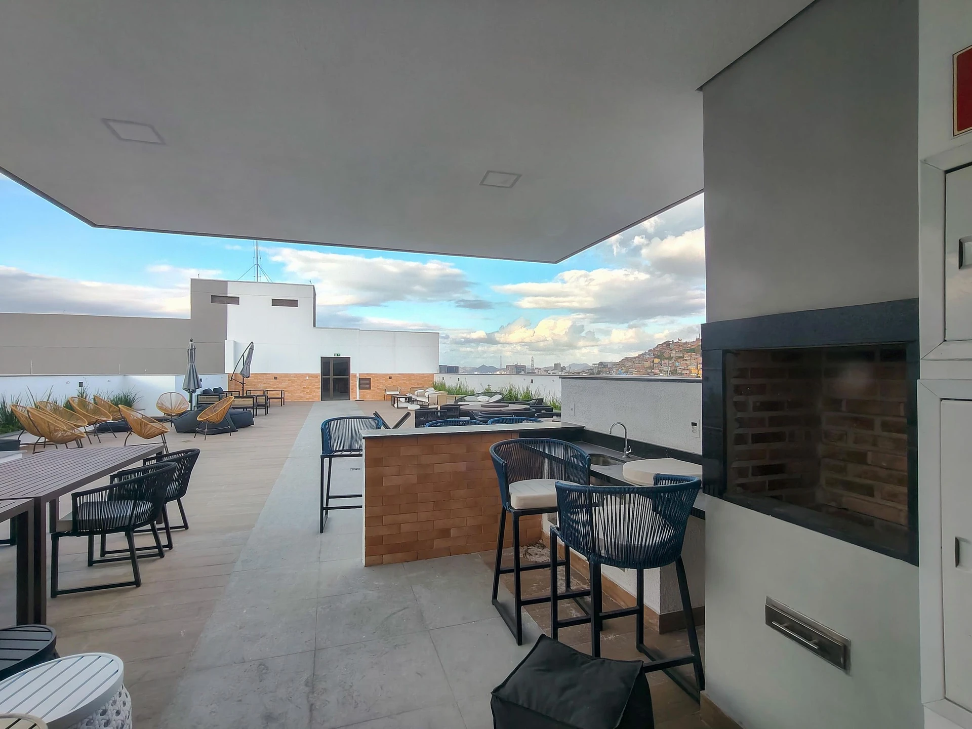 Apartamento com 2 quartos e varanda de vidro fechada — photo 62