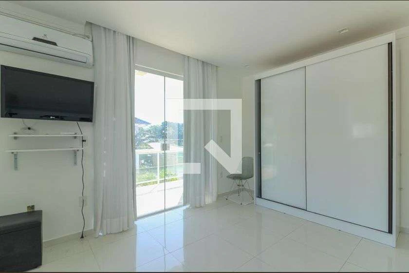 Condominium house with 5 bedrooms and 4 bathrooms — photo 29