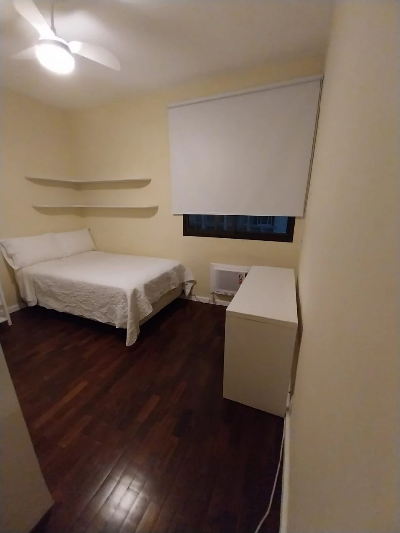 Furnished 3-bedroom apartment with balcony — photo 9