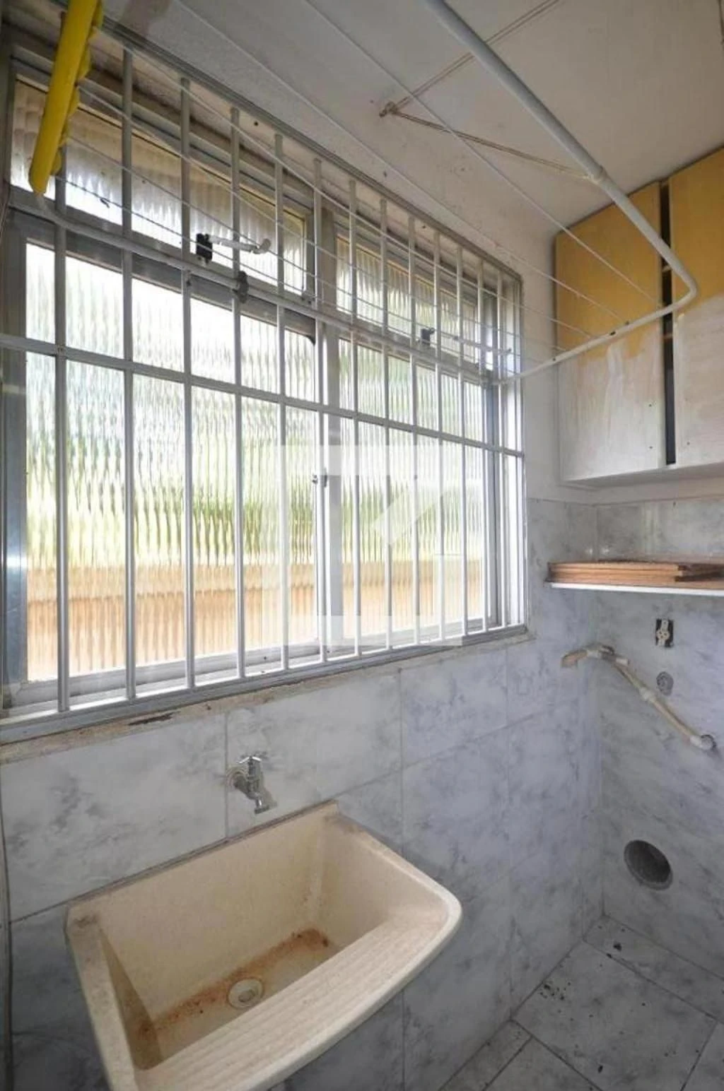 2-bedroom apartment with 1 parking spot and closed kitchen