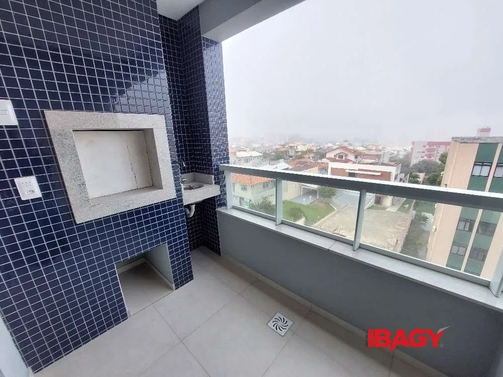 Apartment with a private BBQ and an open-plan kitchen
