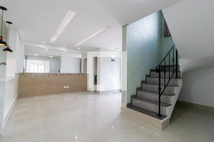 3-bedroom house with a glass-enclosed balcony — photo 5