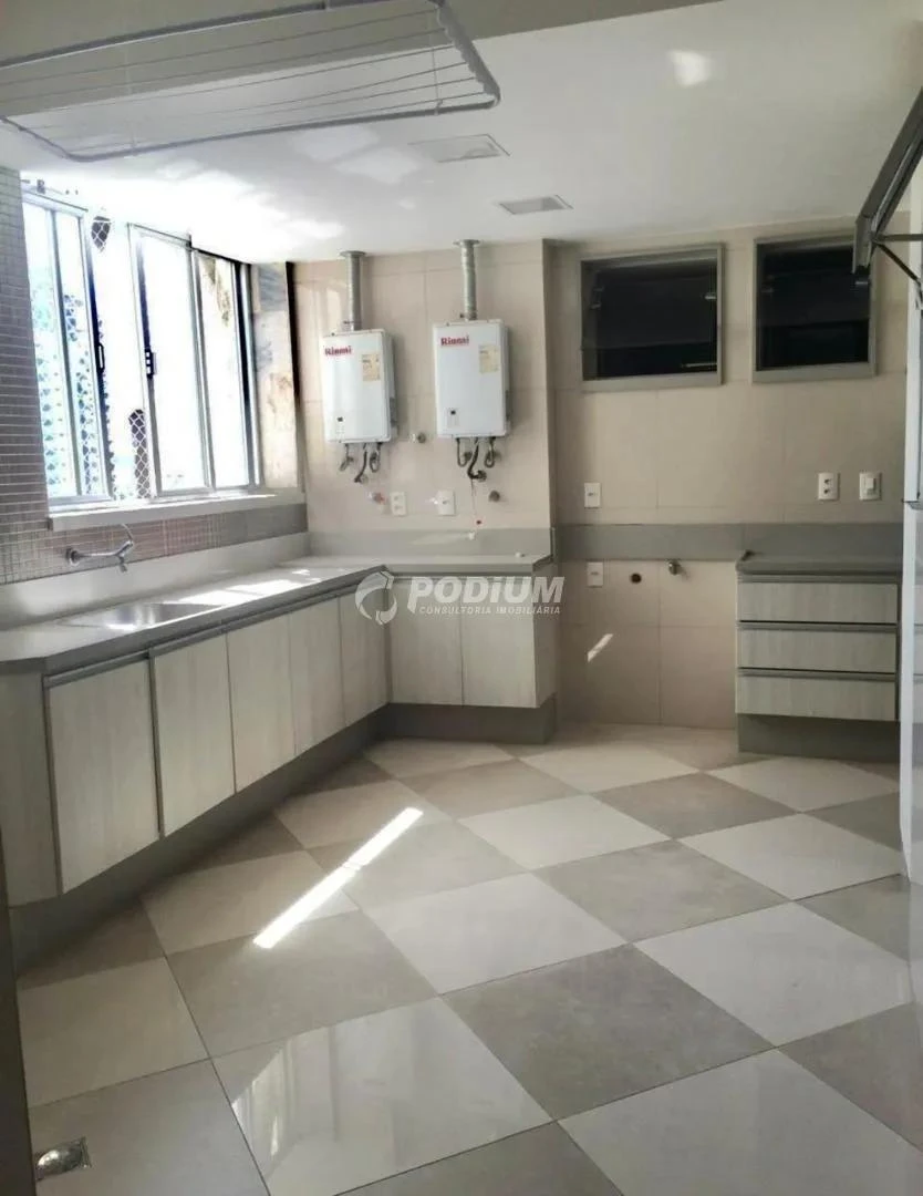 4-bedroom apartment in a building with a gym — photo 6