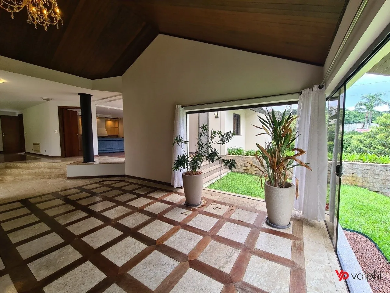 Condo house with 3 en-suite bedrooms and private garden — photo 9