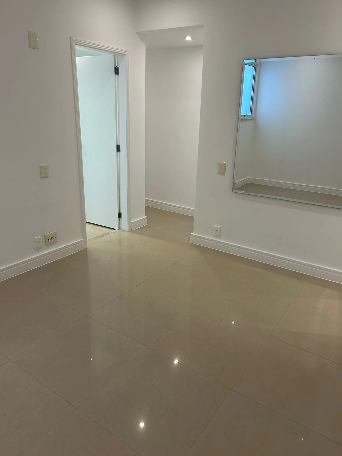 208 m² apartment with a bathtub and a water view — photo 18