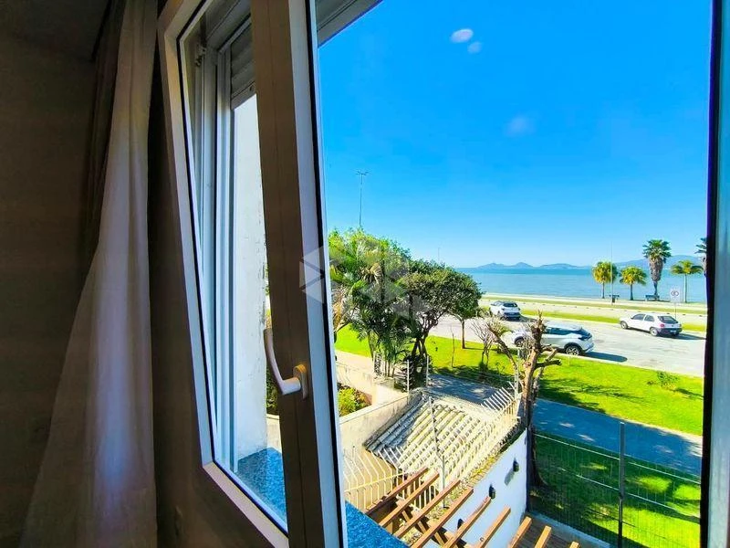 2-bedroom apartment with a water view in Florianópolis — photo 12