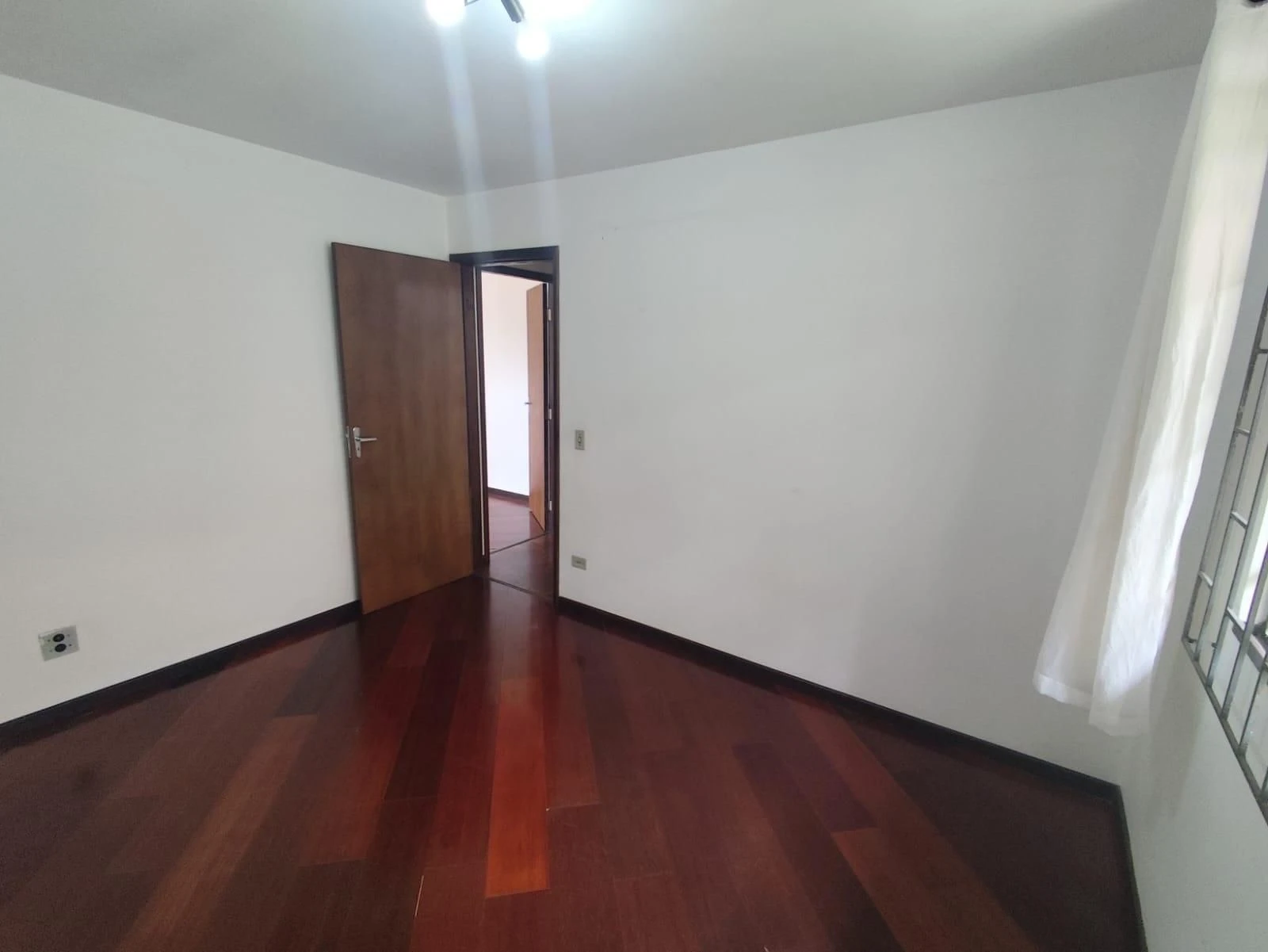Casa, 90 m², com piso de madeira ou laminado — photo 10