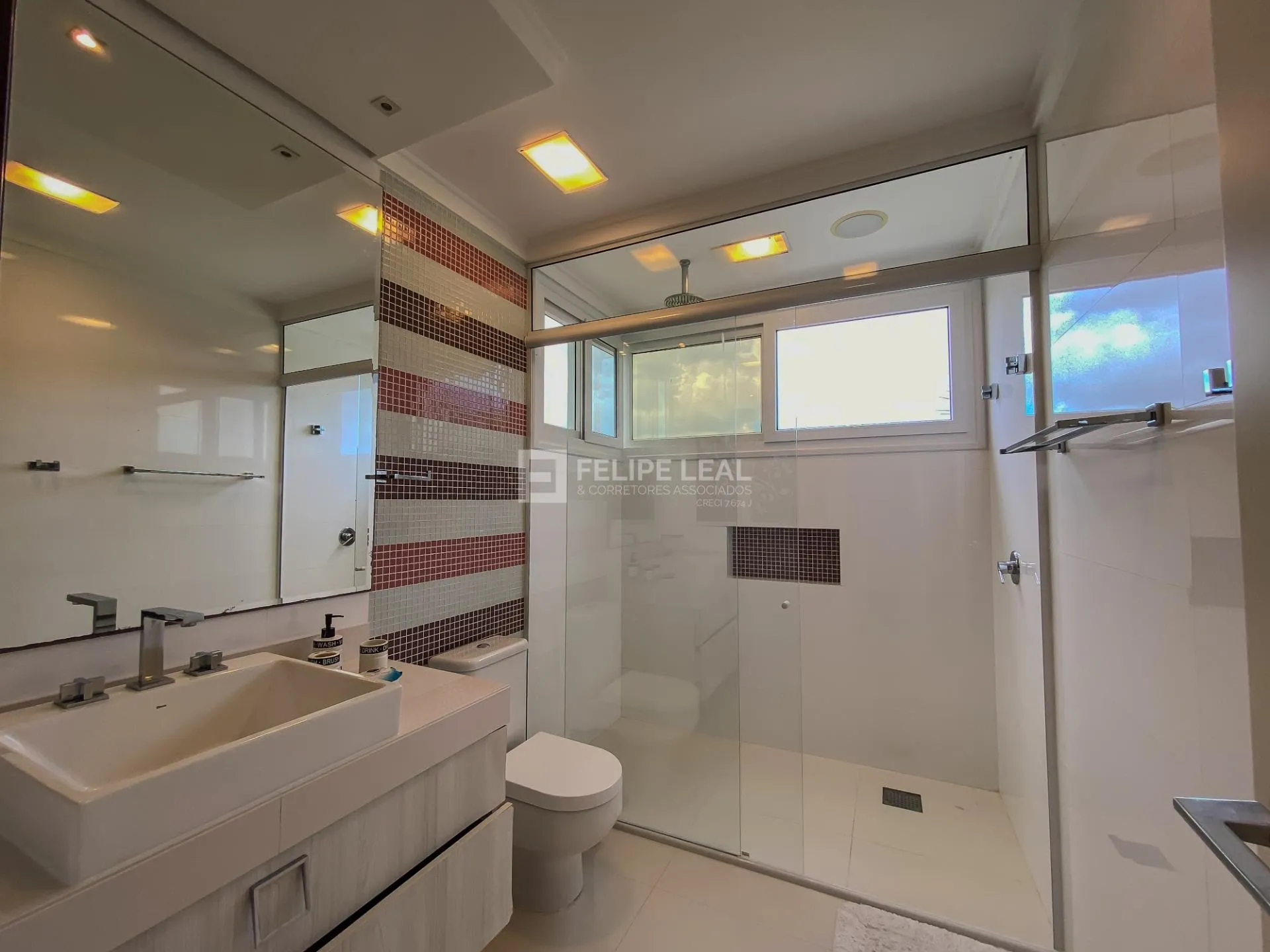Casa em condomínio com 9 dormitórios e 8 suítes — photo 24