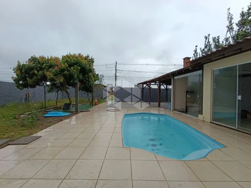 4-bedroom house with a bathtub in Florianópolis — photo 42