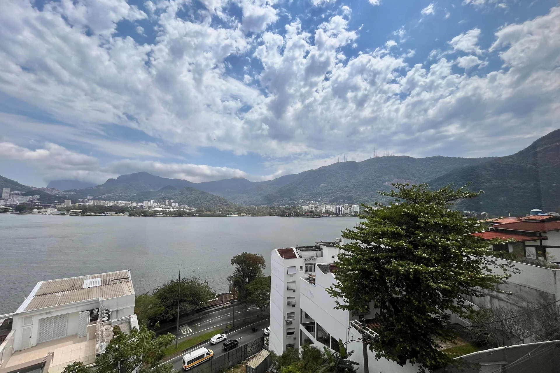 3-bedroom apartment with a water view — photo 22
