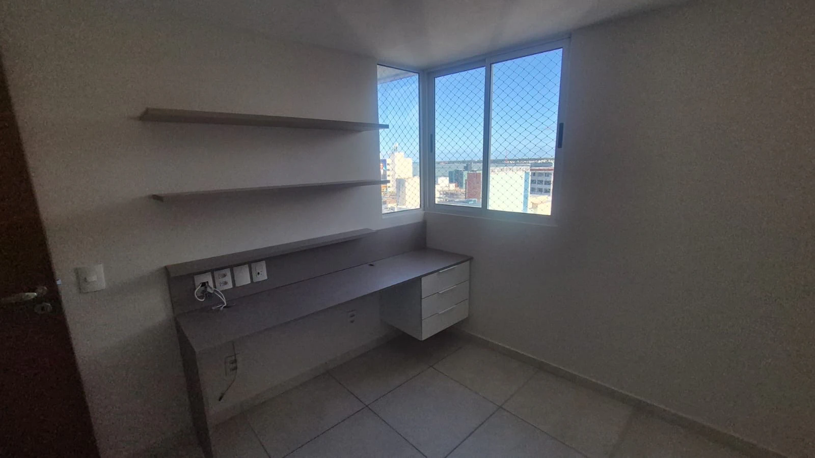 Apartment, 94 m², with a glass-enclosed balcony — photo 10