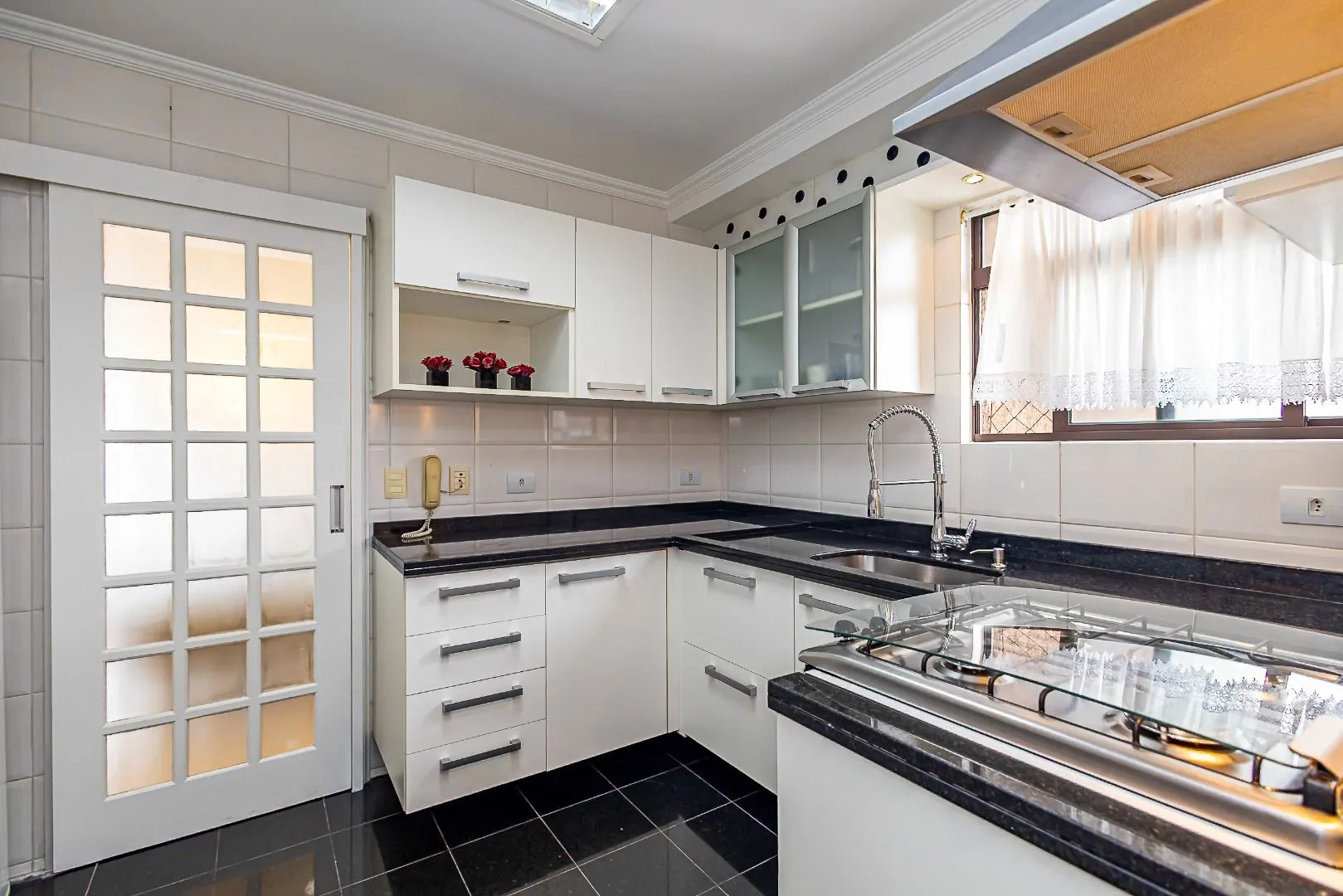 119 m² apartment with floor-to-ceiling windows and a bathtub — photo 107