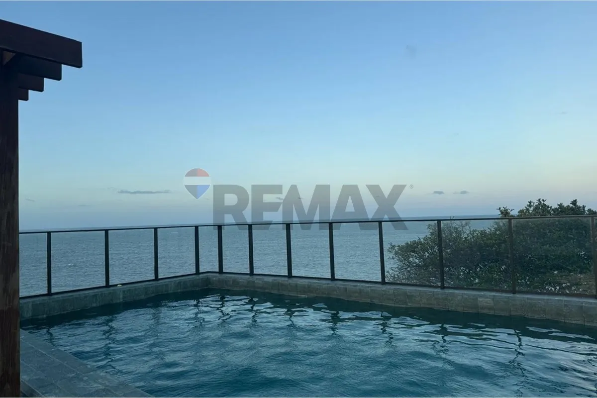One-bedroom apartment with a water view — photo 3