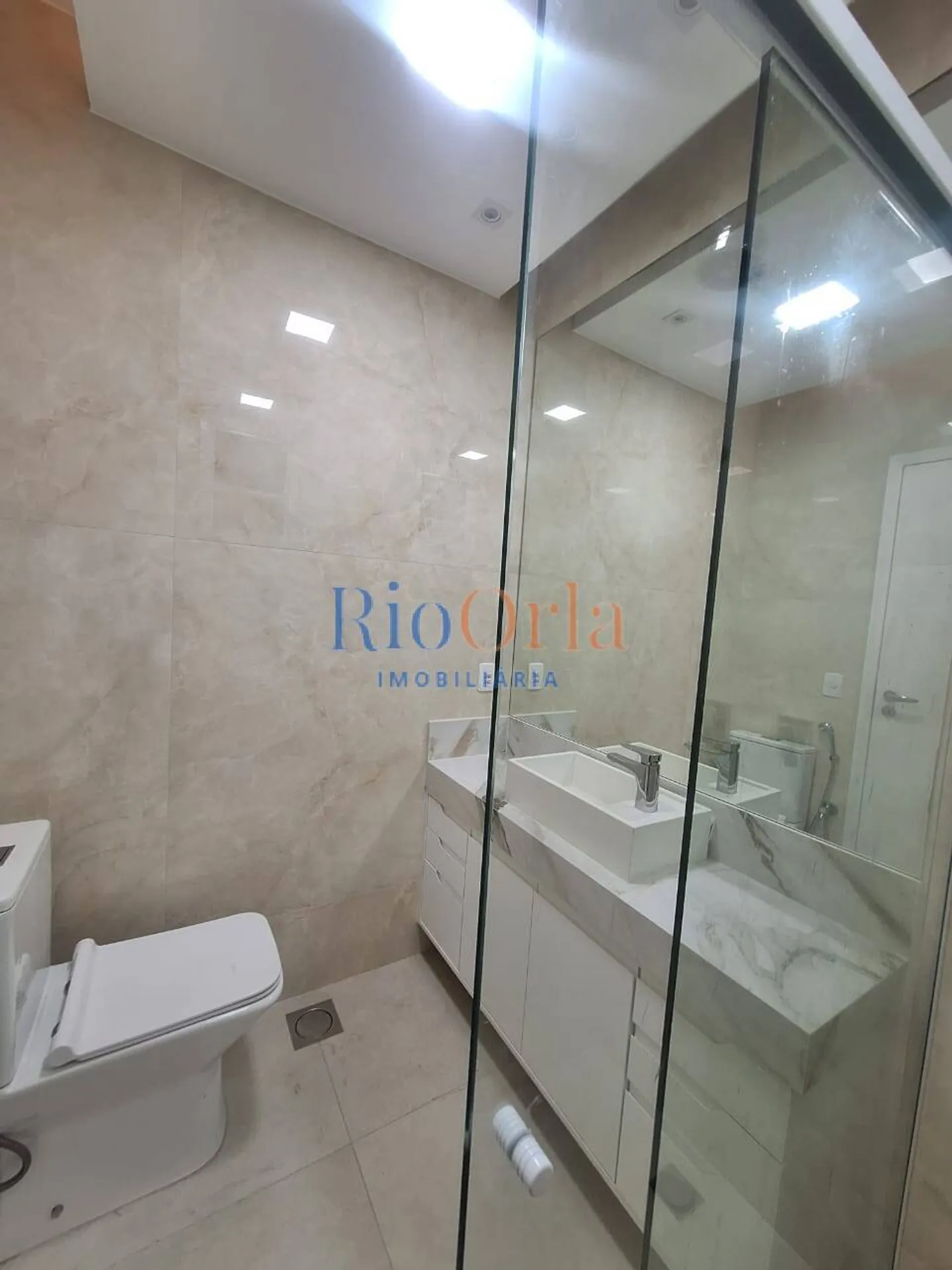 Furnished apartment with 4 bedrooms and 5 bathrooms — photo 47
