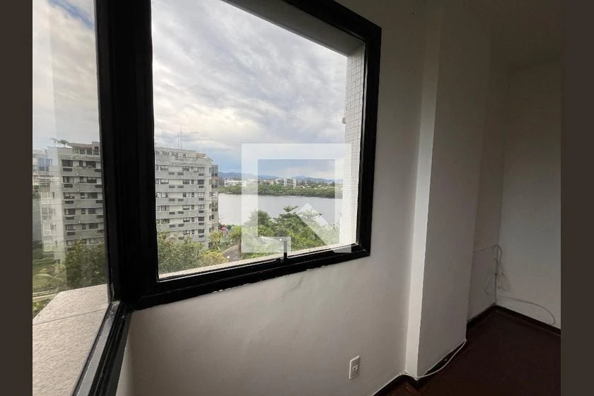 Glass-enclosed balcony in a 3-bedroom apartment, 103 m² — photo 24