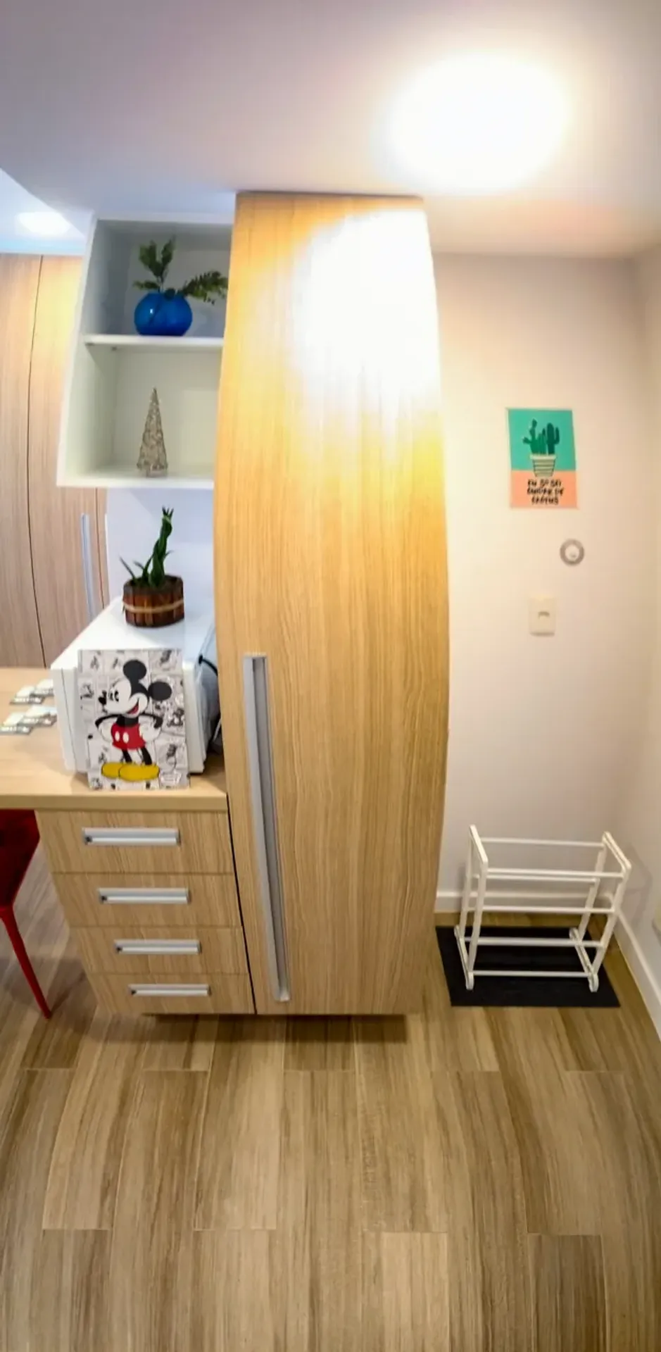 Furnished 1-bedroom apartment with open-plan kitchen — photo 11