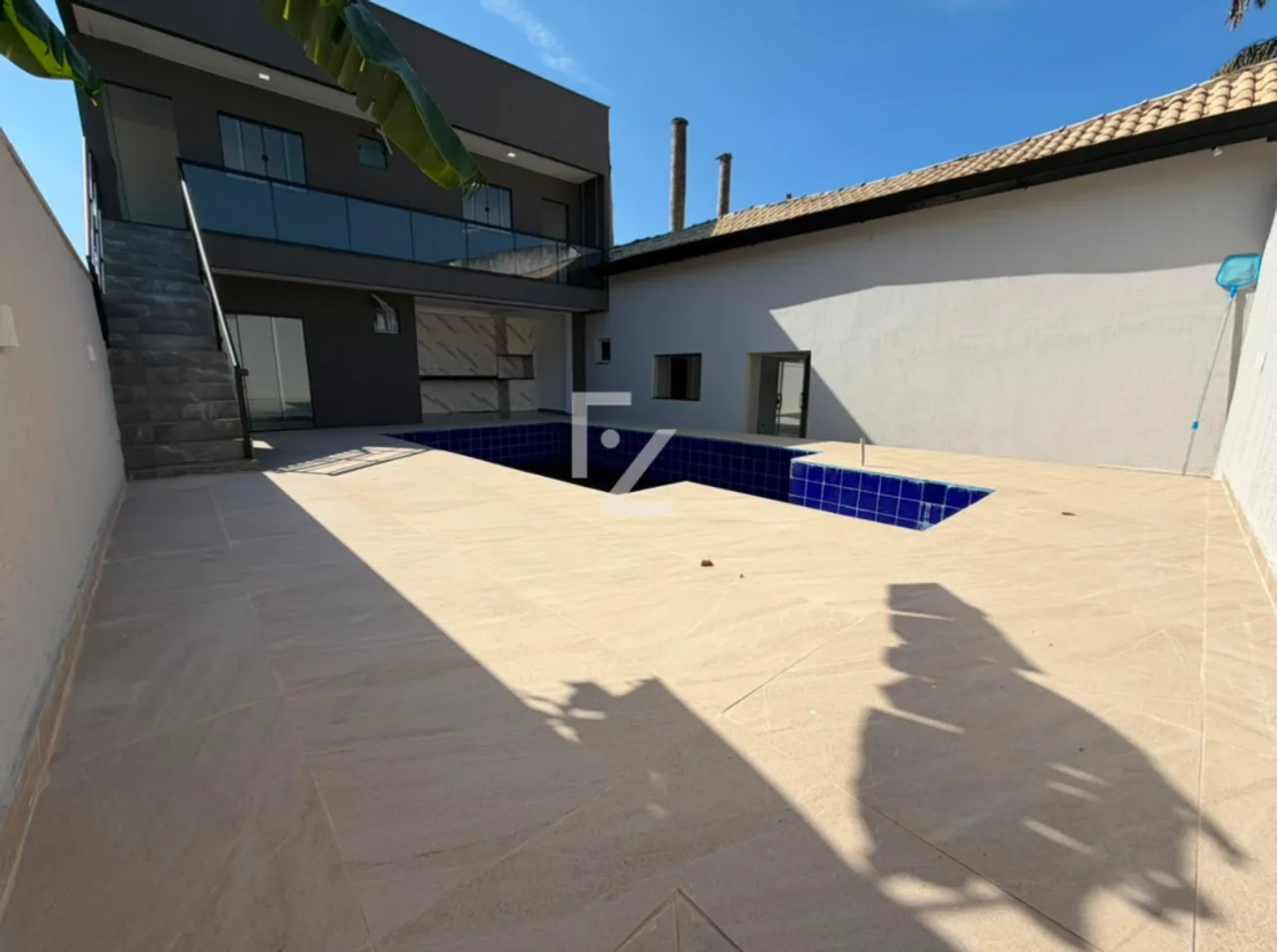 House with 4 bedrooms and 3 bathrooms, 3 parking spots — photo 9