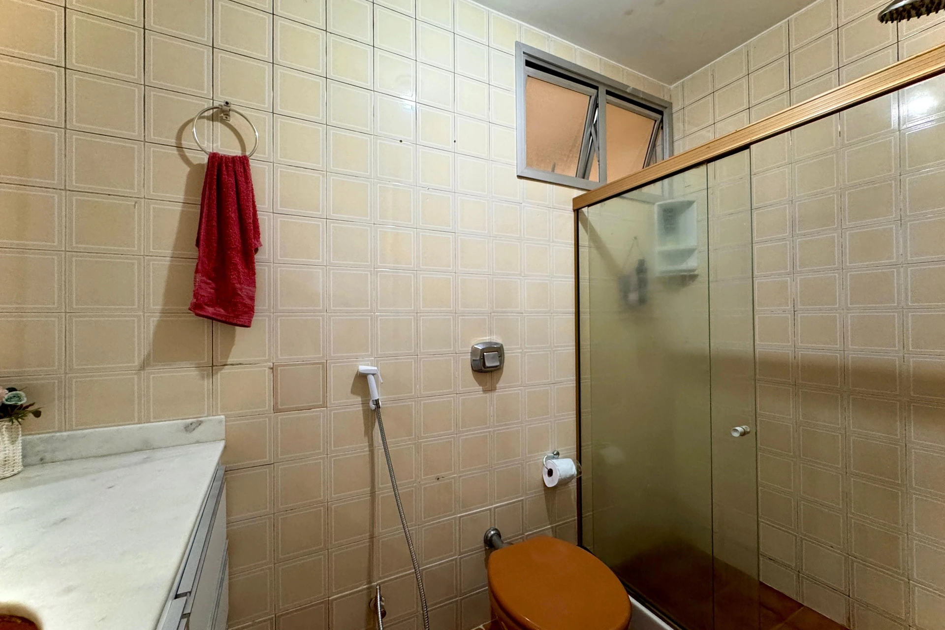 Furnished apartment, 96 m², with a glass-enclosed balcony — photo 15