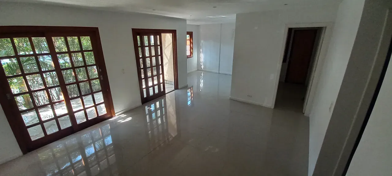 Unfurnished house with a closed kitchen and gas stove — photo 5