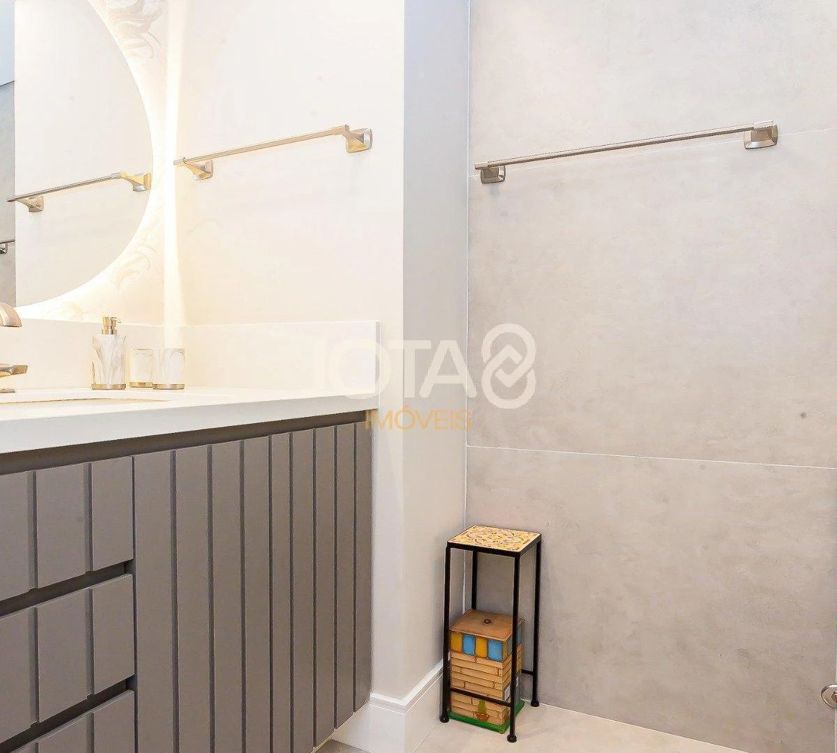 Furnished 3-bedroom apartment with 201 m² — photo 39