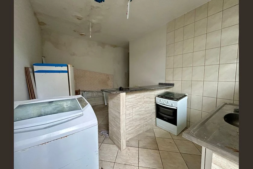 Single-bedroom house with a gas stove kitchenette — photo 7