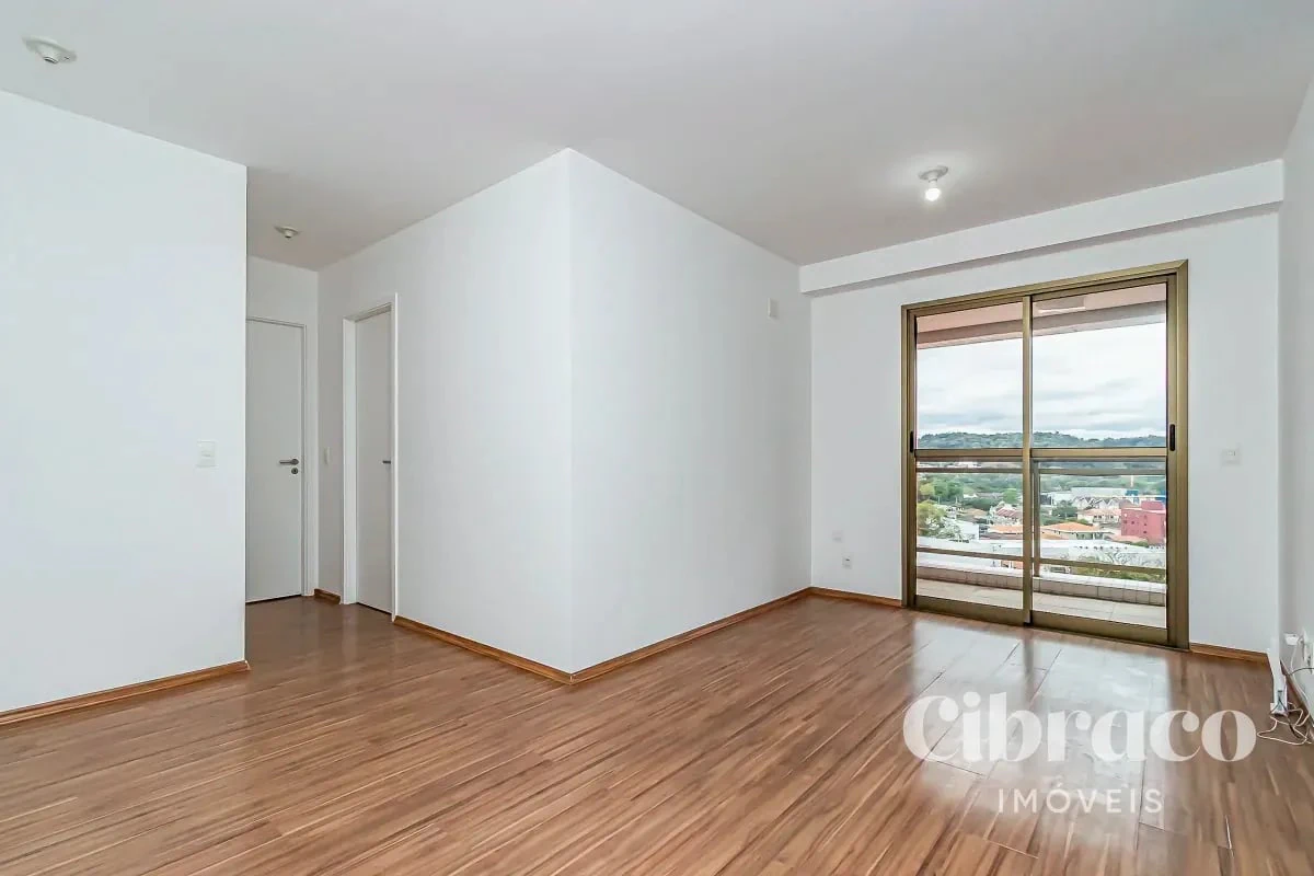Glass-enclosed balcony in a 2-bedroom apartment, 69 m² — photo 8