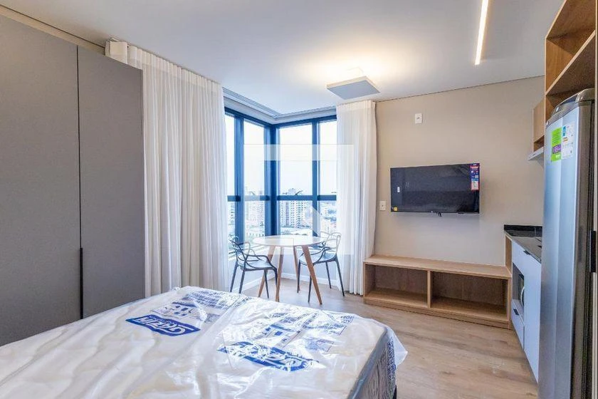 Furnished 1-bedroom apartment with 24 m² and floor-to-ceiling windows — photo 7