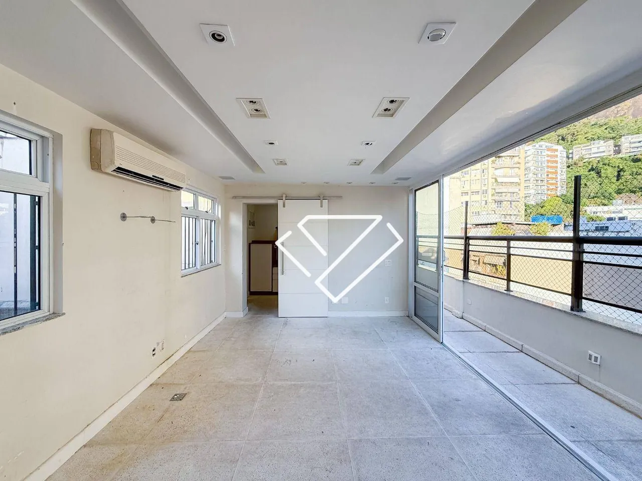 Apartamento com 4 quartos, 3 banheiros e varanda fechada — photo 17