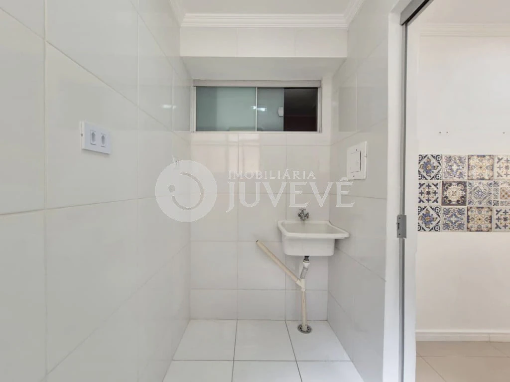 3-bedroom apartment in a building with a pool — photo 15