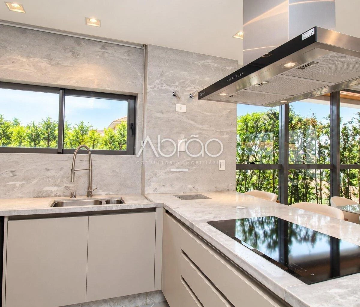 3-bedroom apartment with floor-to-ceiling windows — photo 9
