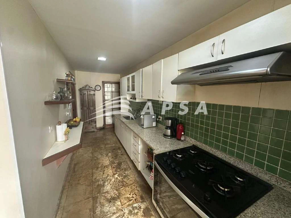 Furnished 200 m² apartment with 3 bedrooms — photo 15